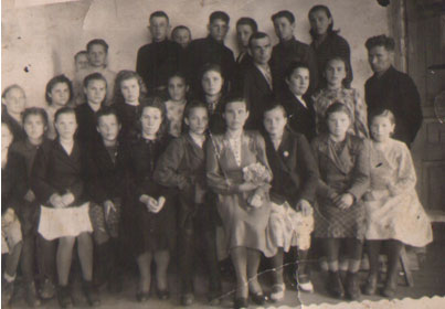 Коллектив учителей Едогонской школы и учащихся 40 - 50-х годов